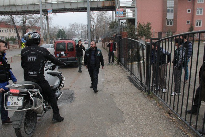 Narkotik Polisinden Okul Önlerinde Sıkı Denetim