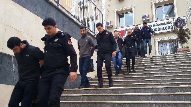 Darp Edildikleri Mekanı Basan Şahıslar Mekan Çalışanını Öldürdü