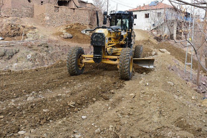 Yukarı Çolaklı Mahallesinde Stabilize Ve Çevre Düzenleme Çalışması Yapıldı