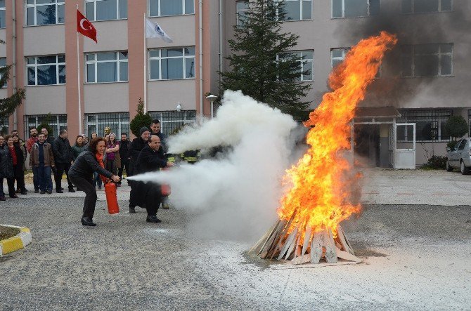 Lüleburgaz Meslek Yüksek Okulunda Yangın Tatbikatı