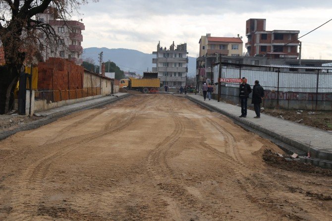 Burhaniye Belediyesine Yol Yapım Seferberliği