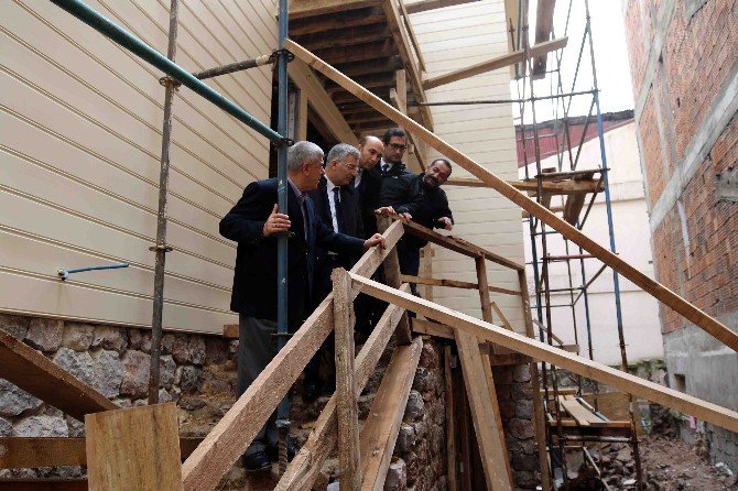 Başkan Karaosmanoğlu, Restorasyon Çalışmalarını İnceledi