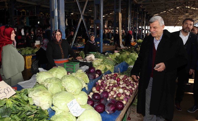 Başkan Karaosmanoğlu, Köylü Pazarında Ev Alışverişi Yaptı