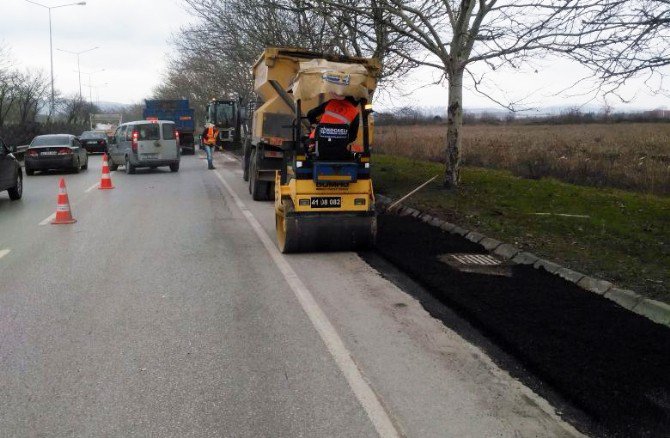 Yollar Asfalt Yamayla Yenileniyor