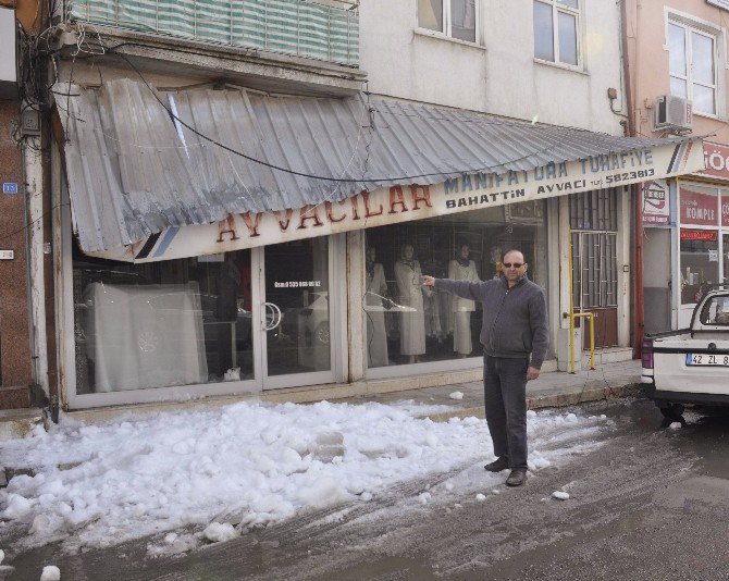 Seydişehir’de Çatıdaki Karlar Tehlike Saçıyor