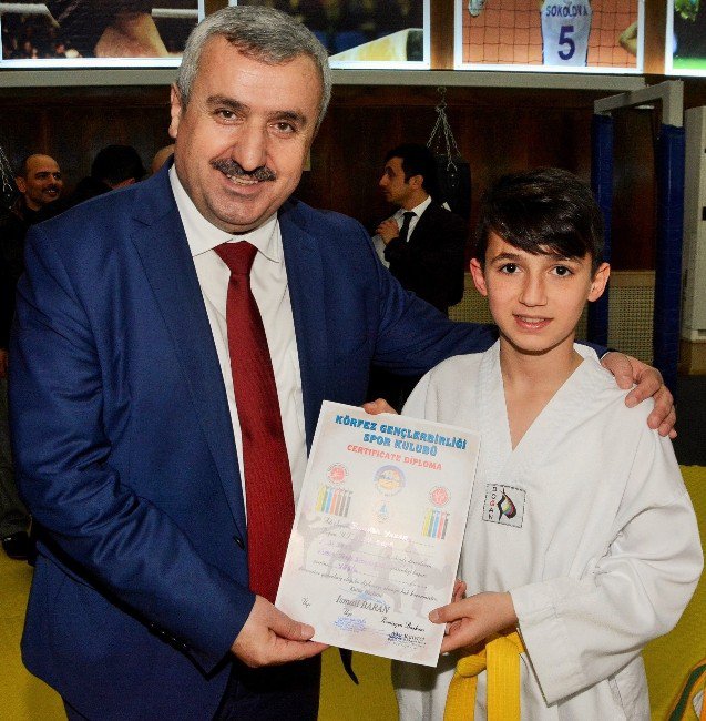 Başkan Baran, Başarılı Sporculara Diplomalarını Verdi