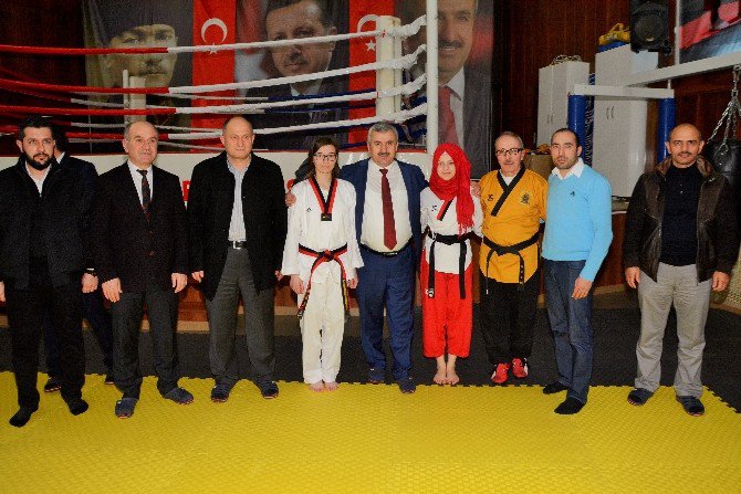 Başkan Baran, Başarılı Sporculara Diplomalarını Verdi