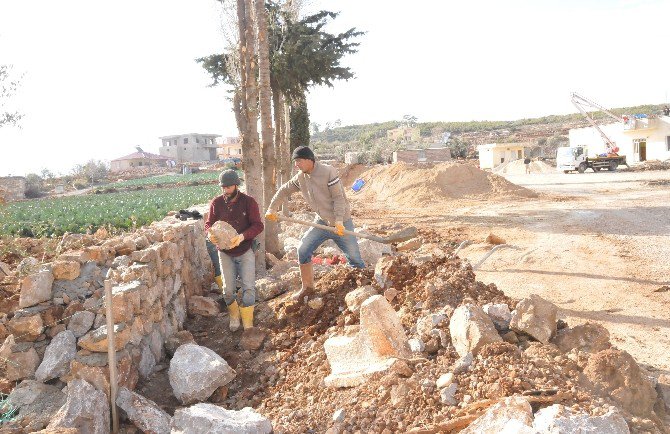 Erdemli Belediyesi, Ağlıca Mevkinde Meydan Yapıyor