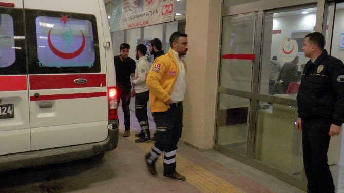 Ambulans İçindeki Yaralılara Linç Girişiminde Bulundular