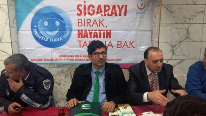 Yeşilay Üyeleri Vatandaşlara Sigaranın Zararlarını Anlattı