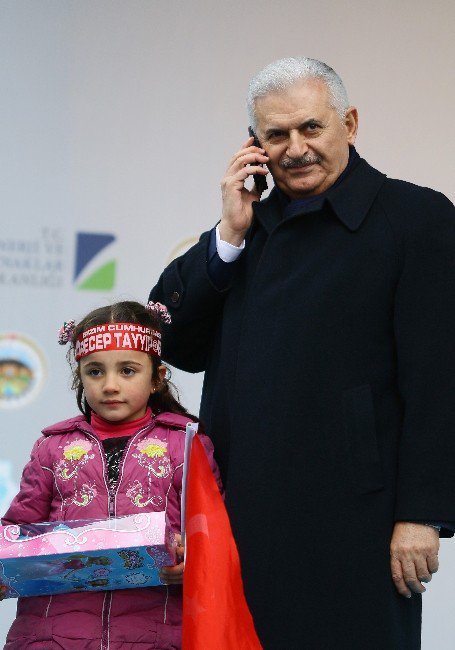 Başbakan Yıldırım Kürsüde Telefonla Konuştu