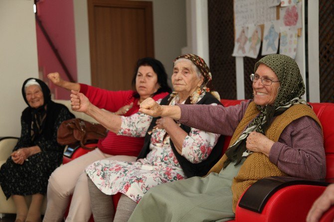 Alzheimer-demans Hastalarının Buluşma Noktası ‘Mavi Ev’ Oldu