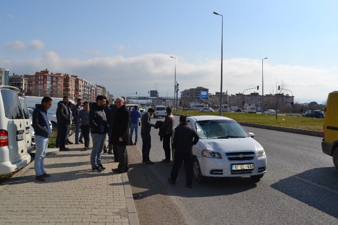 Karşıdan Karşıya Geçerken Yaşlı Kadına Otomobil Çarptı