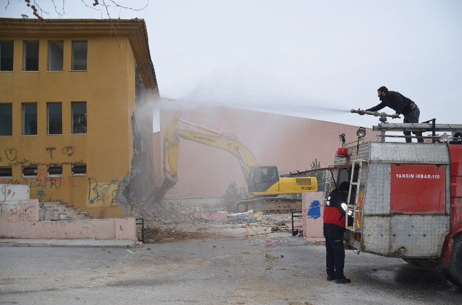 Çökme Riski Bulunan Kütüphane Binasındaki Yıkım Çalışmaları Tamamlandı