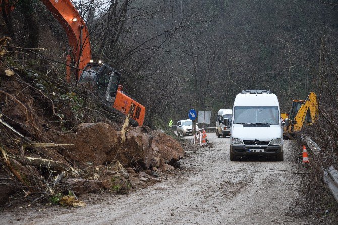 Giresun-şebinkarahisar Grup Yolunda Heyelan