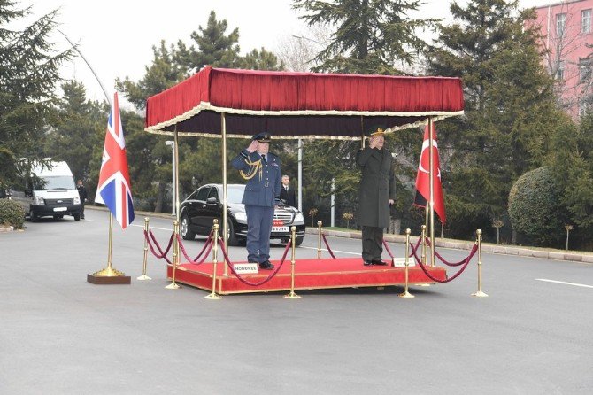 Genelkurmay Başkanı Orgeneral Akar İngiliz Mevkidaşıyla Görüştü