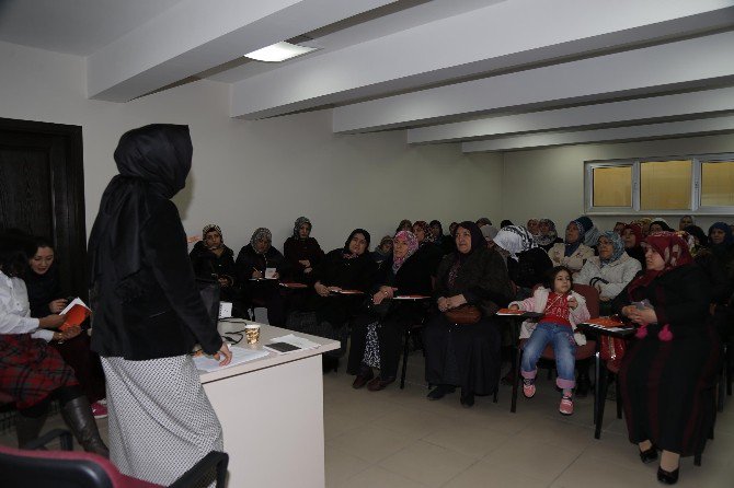 Gölbaşı’nda "Kadın Yasal Hakları Eğitimi" Semineri Verildi