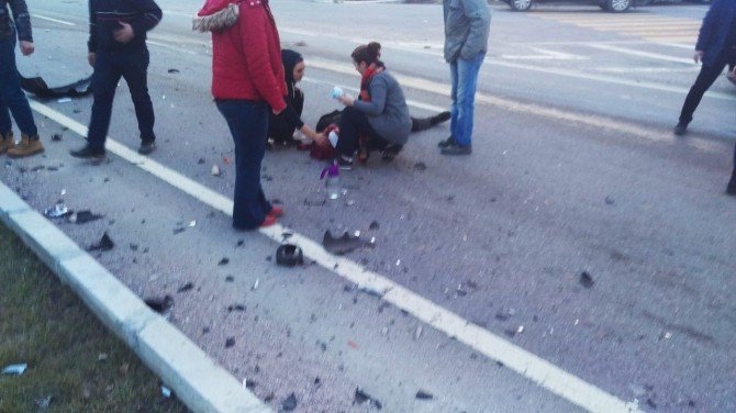 Gediz’de Trafik Kazası: 1 Ölü, 4 Yaralı