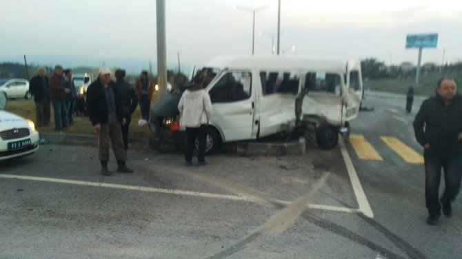 Gediz’de Trafik Kazası: 1 Ölü, 4 Yaralı