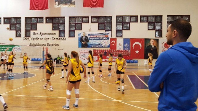 Bozüyük Belediyesi İdmanyurdu Spor Bayan Voleybol Takımı Rakibini 3-0 Yendi