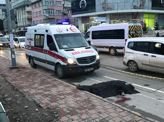 Maltepe’de Yol Kenarında Erkek Cesedi Bulundu