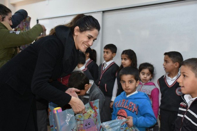 Hakkari Genç Gönüllüler Derneğinden Eğitime Destek