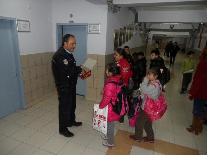 Bozüyük’te Polis Ekiplerinden Öğrencilere Jest