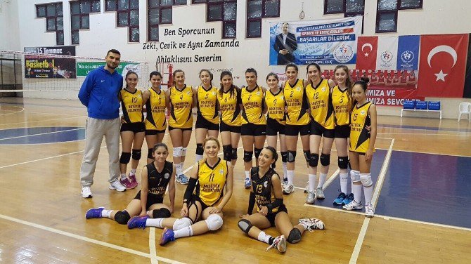 Bozüyük Belediyesi İdmanyurdu Spor Bayan Voleybol Takımı Rakibini 3-0 Yendi