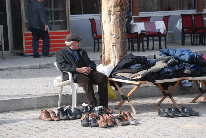 Cuma Pazarında Eskiye Rağbet