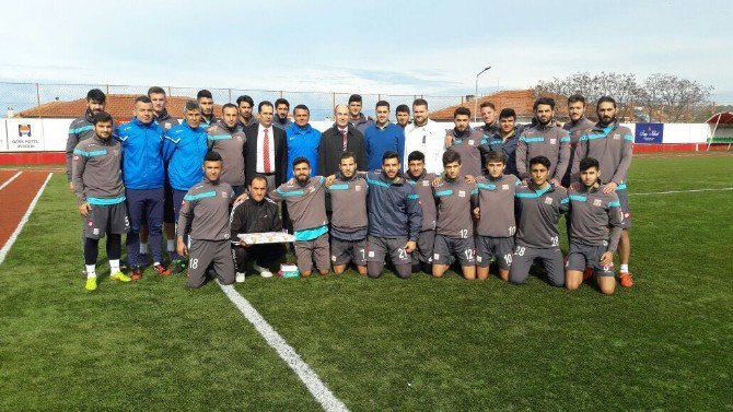 Kaymakam Nazlı’dan Ayvalıkgücü Belediyespor’a Baklavalı Doping