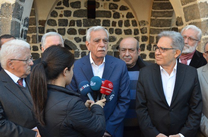 Ahmet Türk’ten Değerlendirme: “Kürt Halkı İle Türk Halkı Kardeştir”