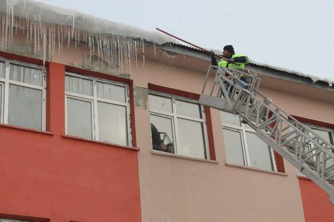 Tutak Belediyesi Çalışmalarına Devam Ediyor