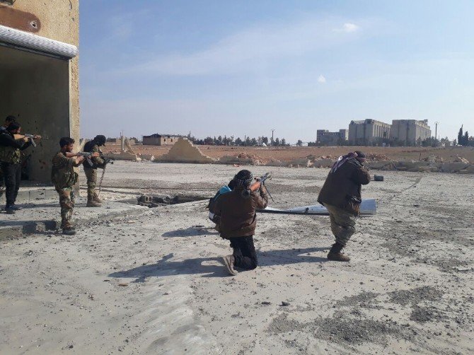 Türk Askerleri Ve Öso, El Bab’ın Merkezindeki Bazı Mahallelere Girdi