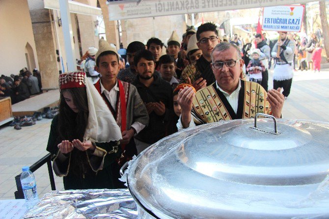 Kahramanmaraş’ta Şehitler Anısına 5 Bin Kişiye Etli Pilav Dağıtıldı