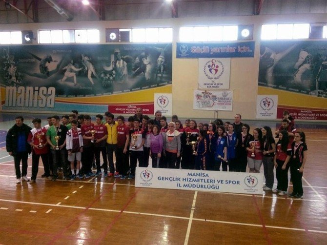 Selendili Badmintoncular Manisa Şampiyonu