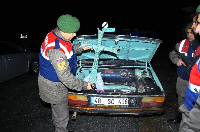 Jandarma, Hz. İsa Figürlü Haç Heykeli Ele Geçirdi