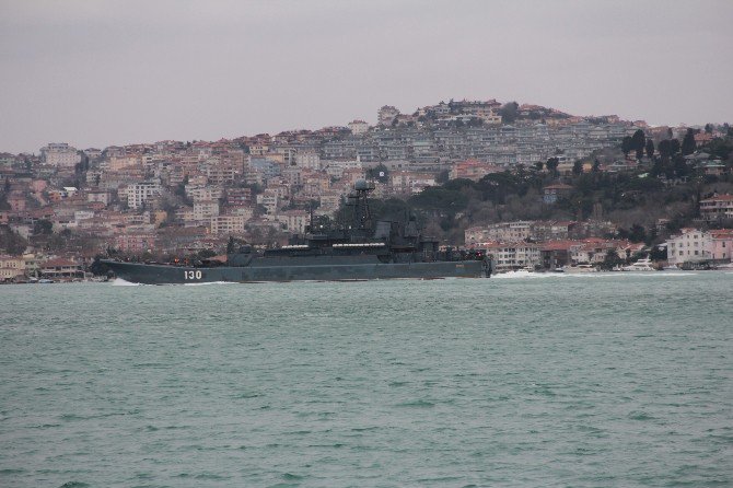 Rus Savaş Gemisi İstanbul Boğazı’ndan Geçti