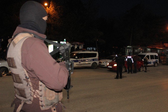 Elazığ’daki " Huzur-güven" Uygulamasında 4 Aranan Şahıs Yakalandı