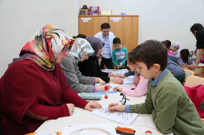 Çocuklar Öğrendiklerini Ailelerine Öğretiyor