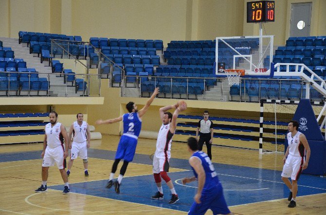 Bilecik Belediyesi Basketbol Kulübü’nde Kan Kaybı Sürüyor