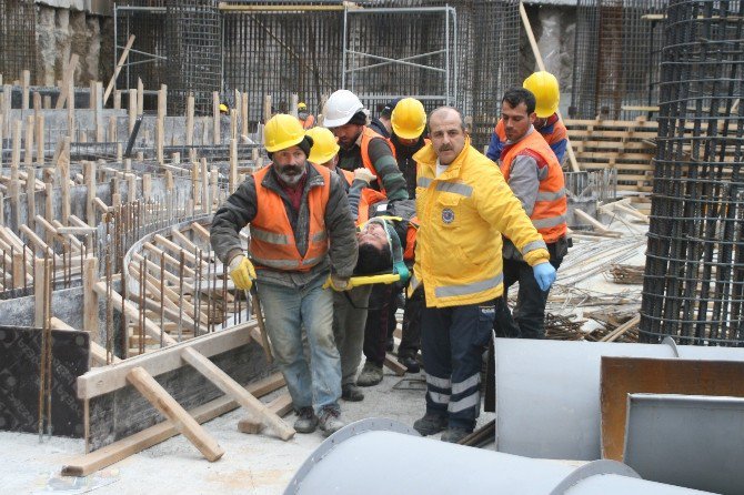 İnşaatın İskelesinden Düşen 2 İşçi Yaralandı