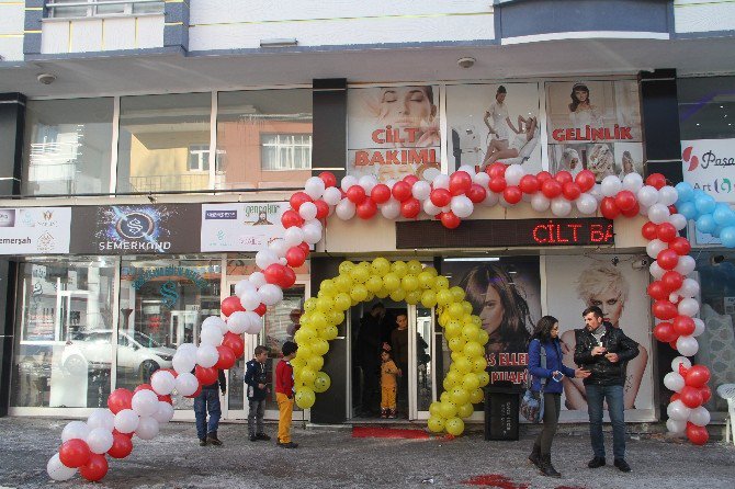 Makas Eller Bayan Kuaförü Yeni Yerinde Yenilenen Yüzüyle Hizmete Girdi