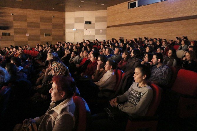 Sırça Kümes’e Tiyatro Severlerden Yoğun İlgi