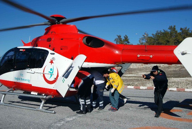 Kalp Krizi Geçiren Yaşlı Adama Hava Ambulansı