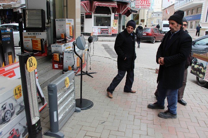 Vatandaşlar Doğalgazın Yolunu Gözlüyor