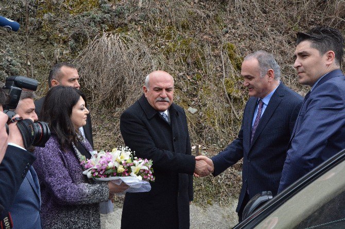 Bakan Özlü: "Son 14 Yılda Yakaladığımız Başarıları, İnanın Mevcut Sistem Sayesinde Değil, Bu Sisteme Rağmen Elde Ettik"