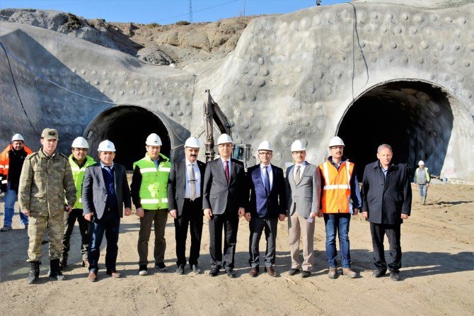 Vali Toprak, Hekimhan-kangal Karayolunda Yapılan Çalışmaları İnceledi