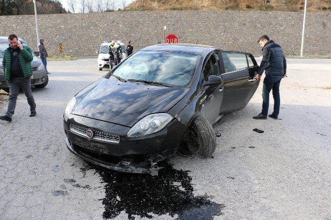 Alkollü Sürücü Refüje Çıktı: 2 Yaralı