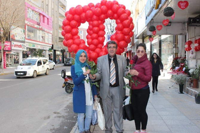 Çiçekçilerin Sevgililer Günü Sevinci