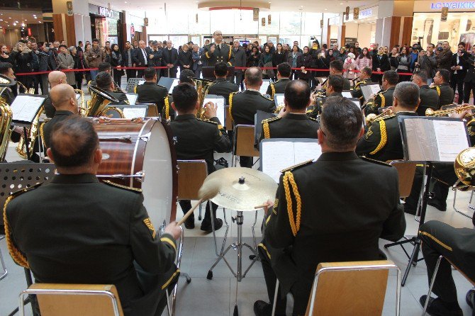 2. Ordu Bölge Bando Takımı Tarafından Da Bir Konser Düzenlendi.